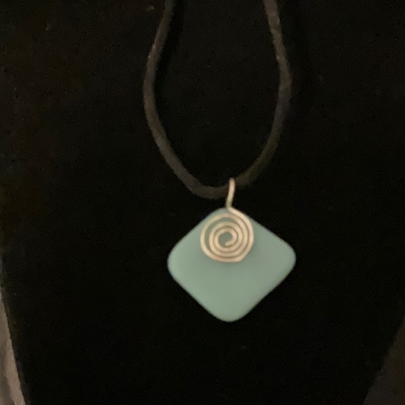 Fused glass dichroic blue pendant handcrafted - Picture 4 of 4